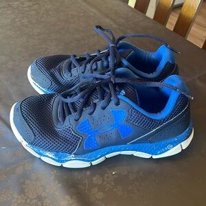 Boys Under Armour sneakers, blue size 4 youth